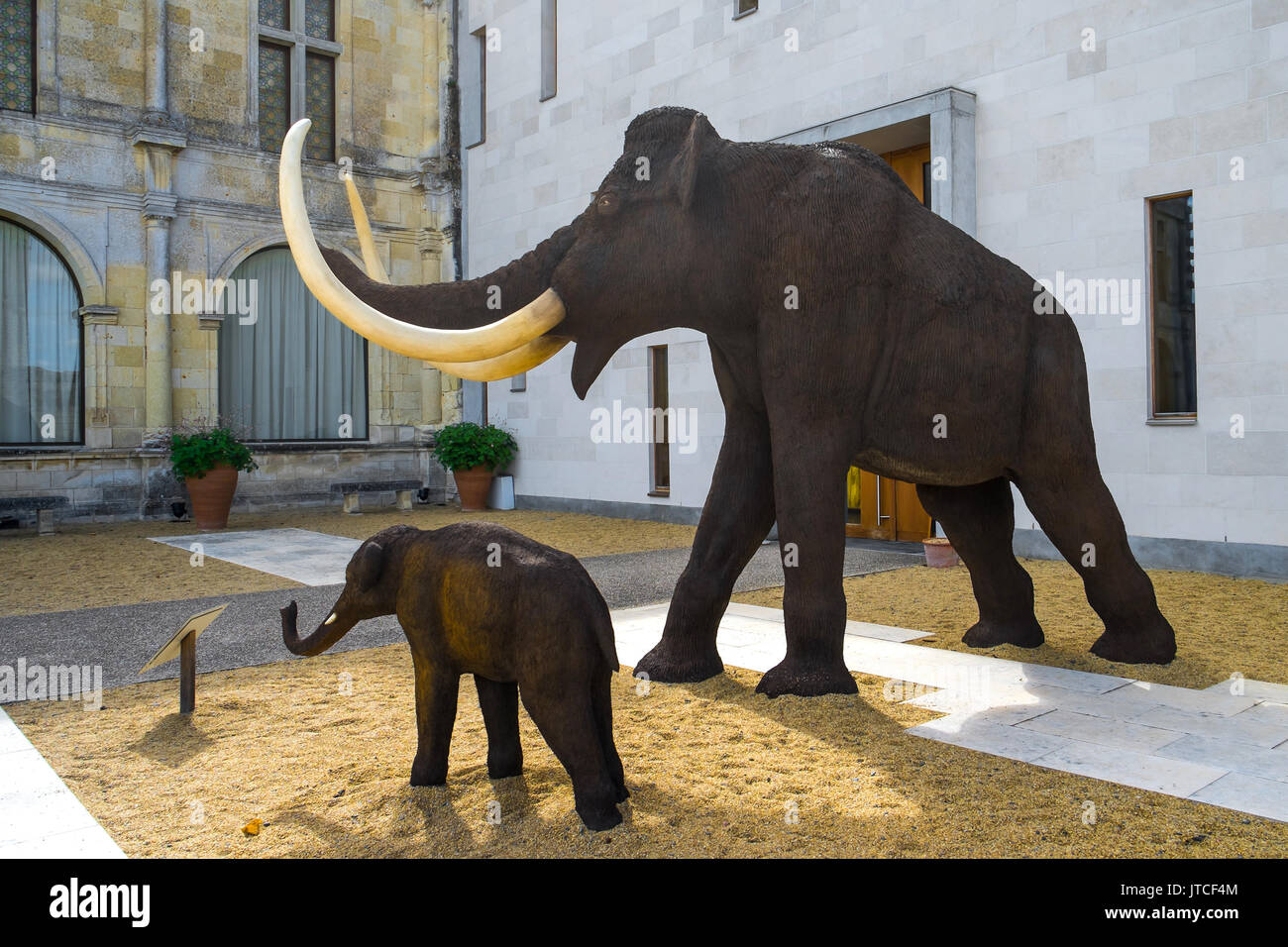 Mostra di animali preistorici allo Chateau le Grand-Pressigny, Francia. Foto Stock