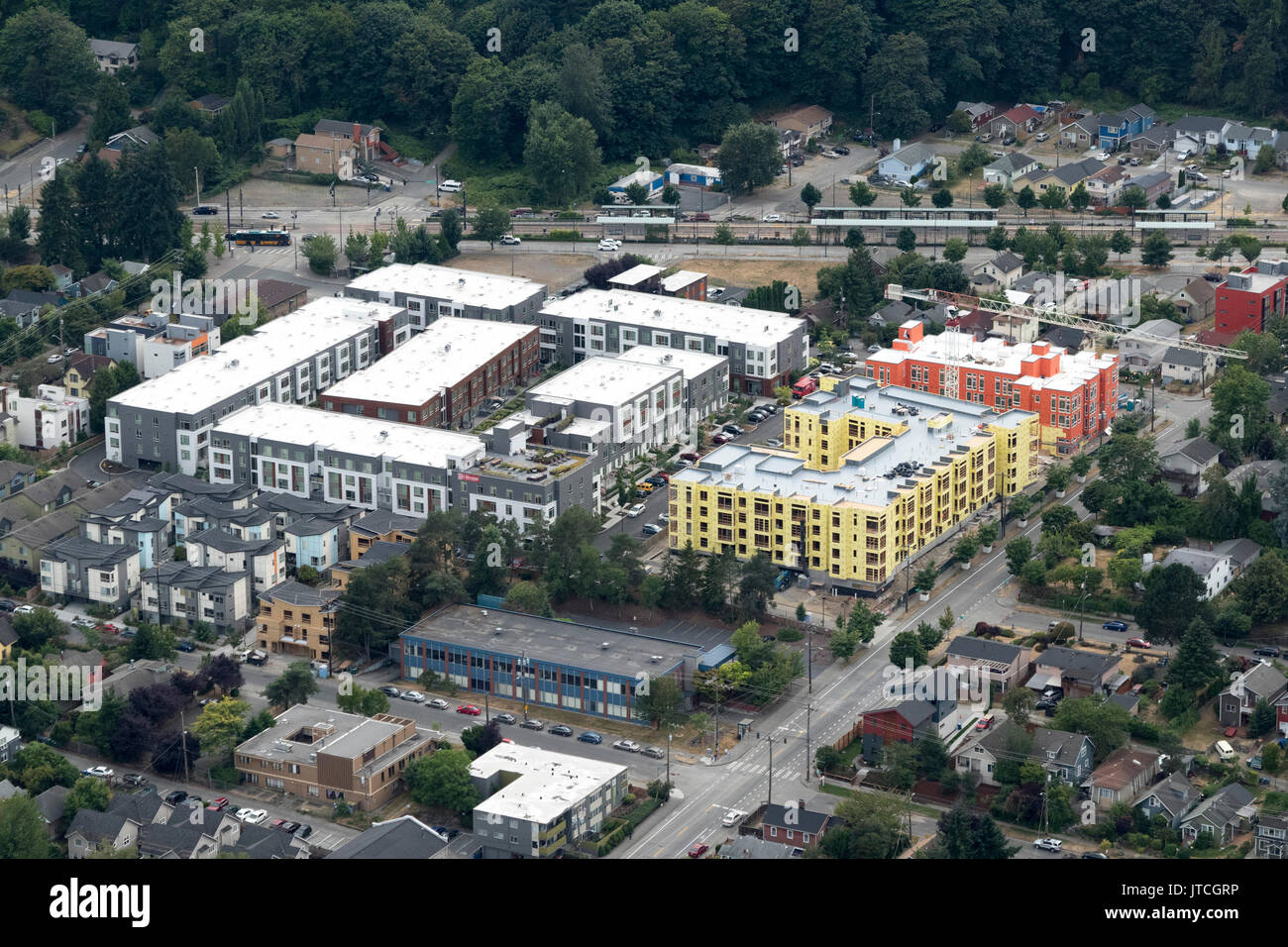 Vista aerea del Columbia City Apartments, Rainier Valley, Seattle, nello Stato di Washington, USA Foto Stock