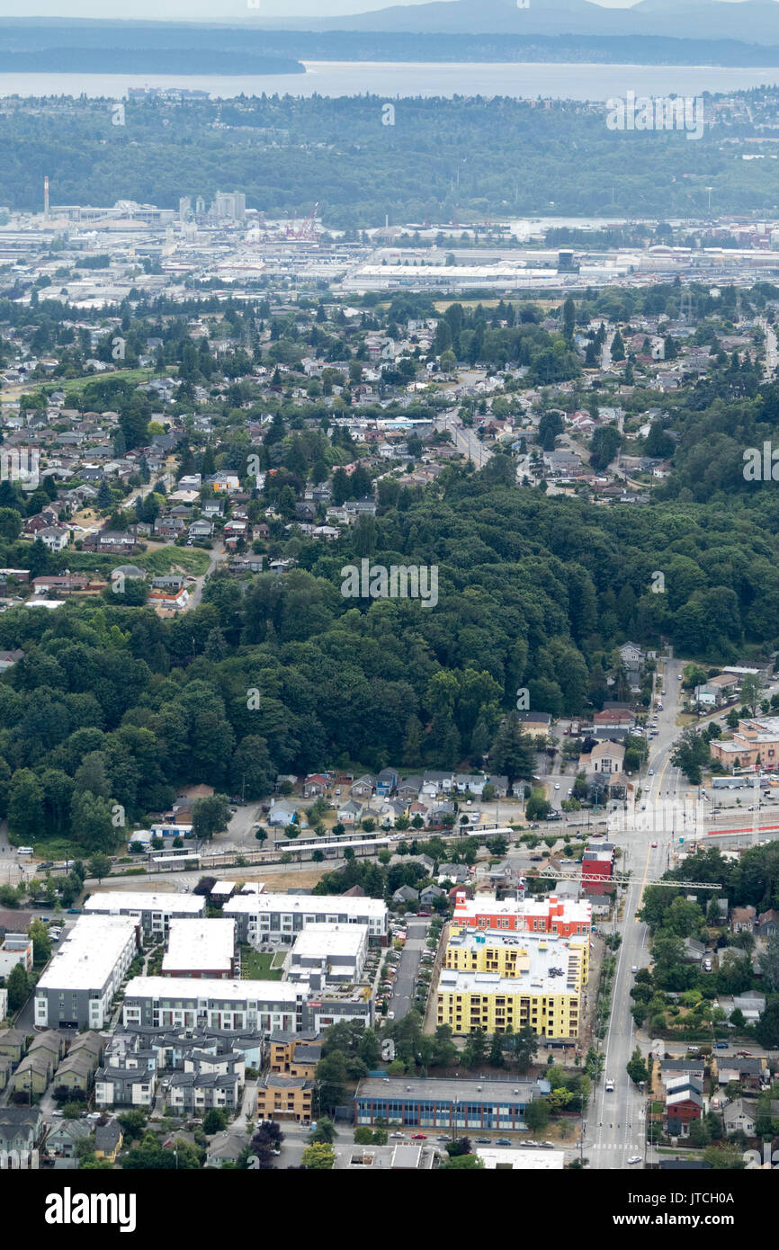 Vista aerea del Columbia City Apartments, Rainier Valley, Seattle, nello Stato di Washington, USA Foto Stock