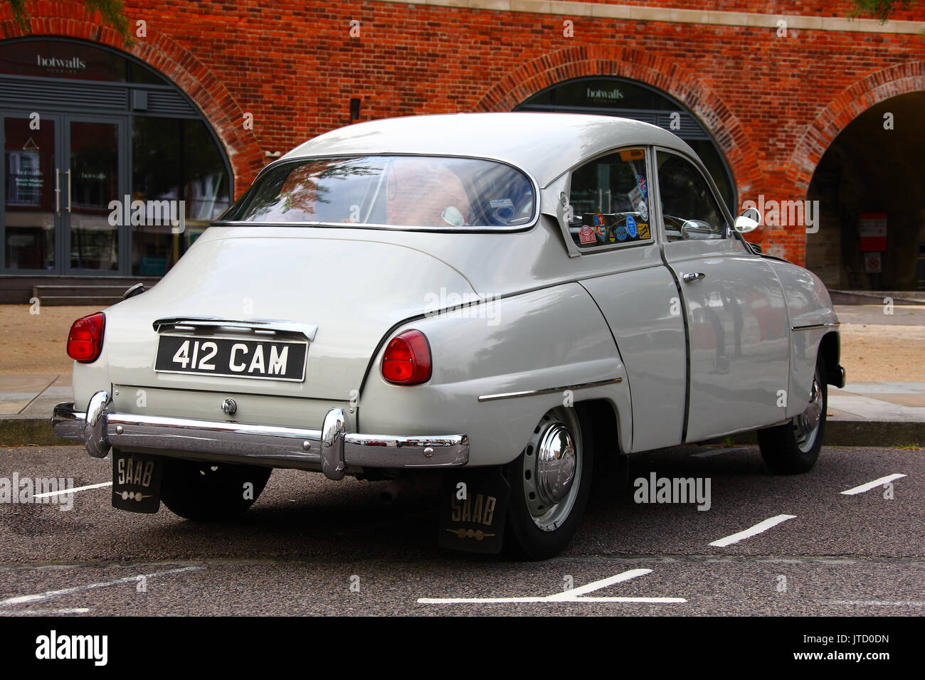 Un ben conservato 1962 guida a destra 96 SAAB automobile berlina Foto Stock