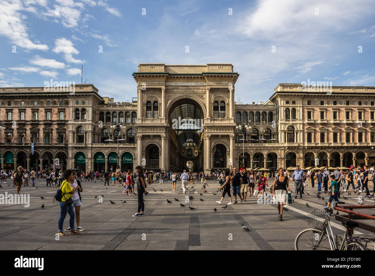 Milano, Italia - 18 agosto 2015: с, Shopping a Milano, la Galleria Vittorio Emanuele II, Italia Foto Stock
