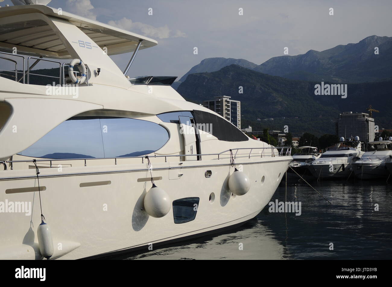 Mare locale Scene dalla città di Budva in Montenegro Foto Stock