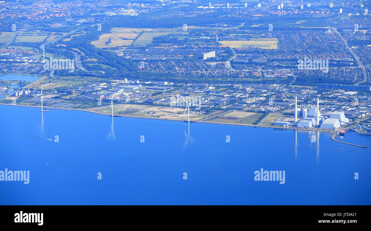 Industriale quartiere europeo. Centrale atomica in riva al mare a Bruxelles. Vista aerea. Foto Stock