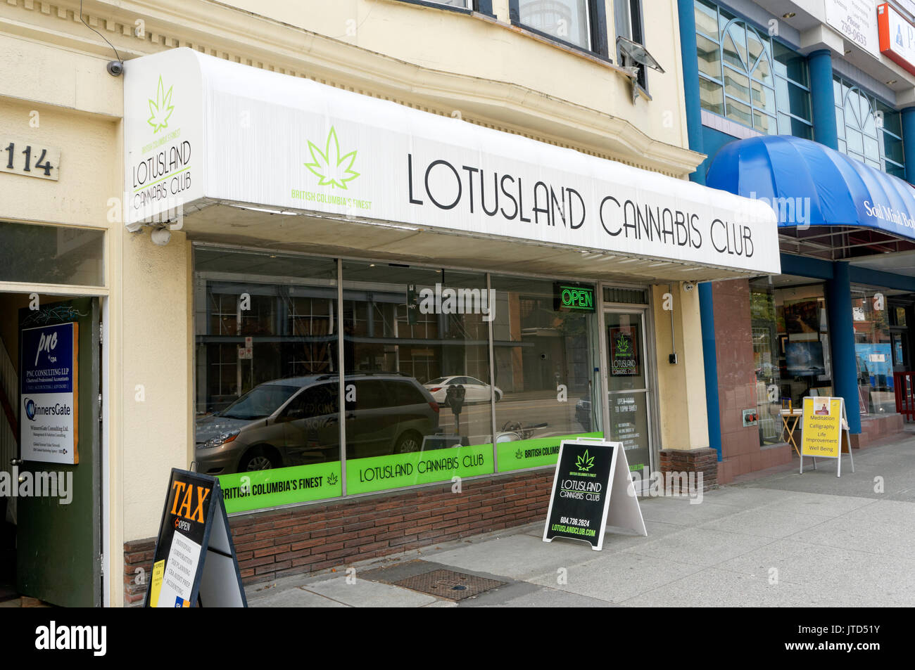 Lotusland Cannabis Club dispensario di marijuana su Broadway Street a Vancouver, BC, Canada Foto Stock
