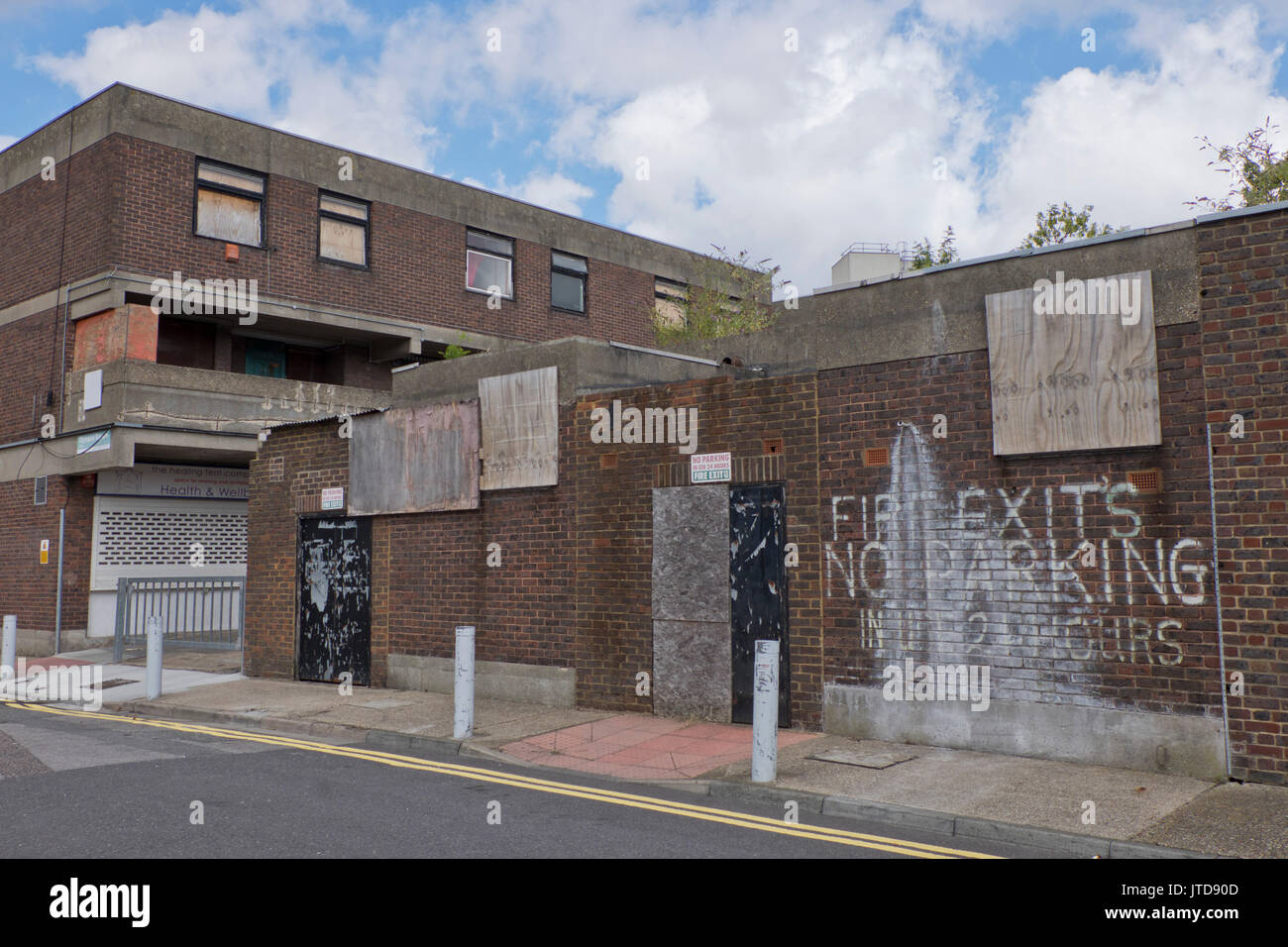 Eseguire-down alloggiamento sociale strutture immobiliari in Hackney, Londra,UK Foto Stock