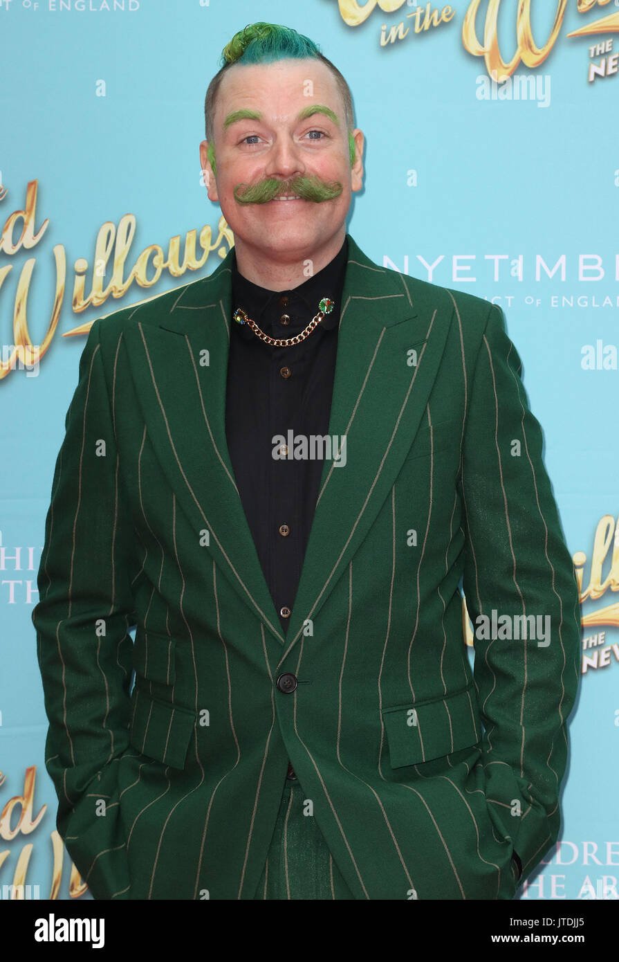 Jun 29, 2017 - Rufus Hound frequentando 'il vento nei salici' musicale prestazioni di Gala, London Palladium in London, England, Regno Unito Foto Stock