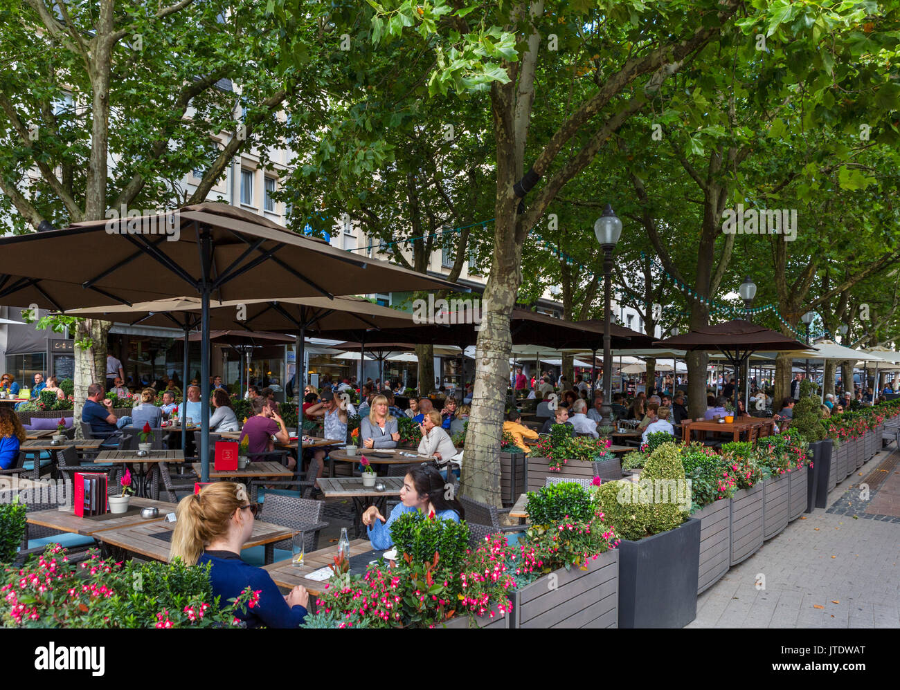 Cafe sulla Place d'Armes nella città vecchia (Ville Haute), la città di Lussemburgo, Lussemburgo Foto Stock
