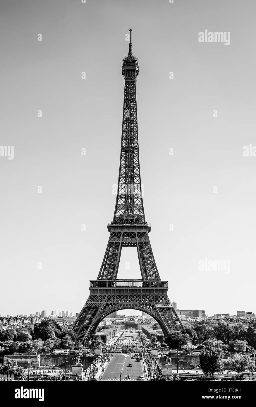 Famosa Torre Eiffel a Parigi - il più famoso punto di riferimento nella città Foto Stock Famosa Torre Eiffel a Parigi - il più famoso punto di riferimento nella città Foto Stock