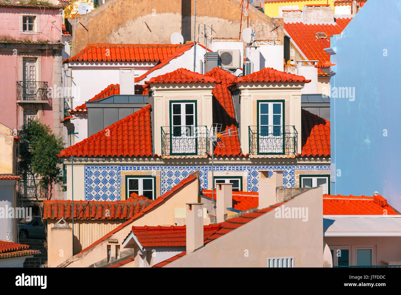 Alfama in un pomeriggio soleggiato, Lisbona, Portogallo Foto Stock