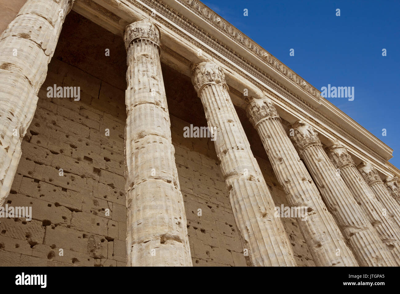 Italia Europa antico romano pantheon tempio vista frontale in corrispondenza di colonne classiche portico colonnato, Roma Foto Stock
