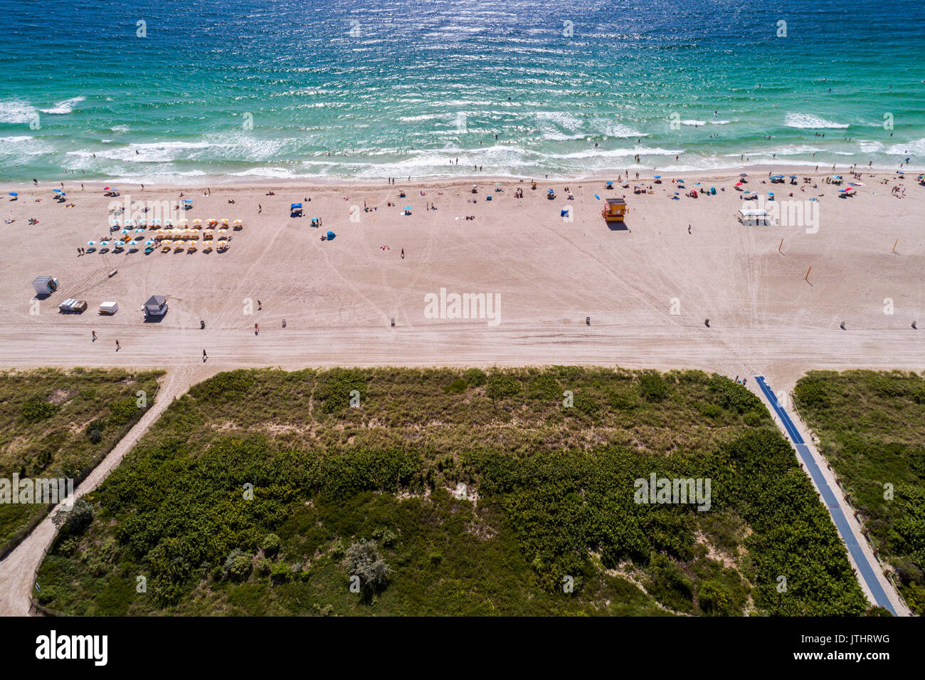 Miami Beach Florida, aereo dall'alto, dall'alto, dall'alto, Oceano Atlantico, sabbia, bagnanti, FL17080608d Foto Stock