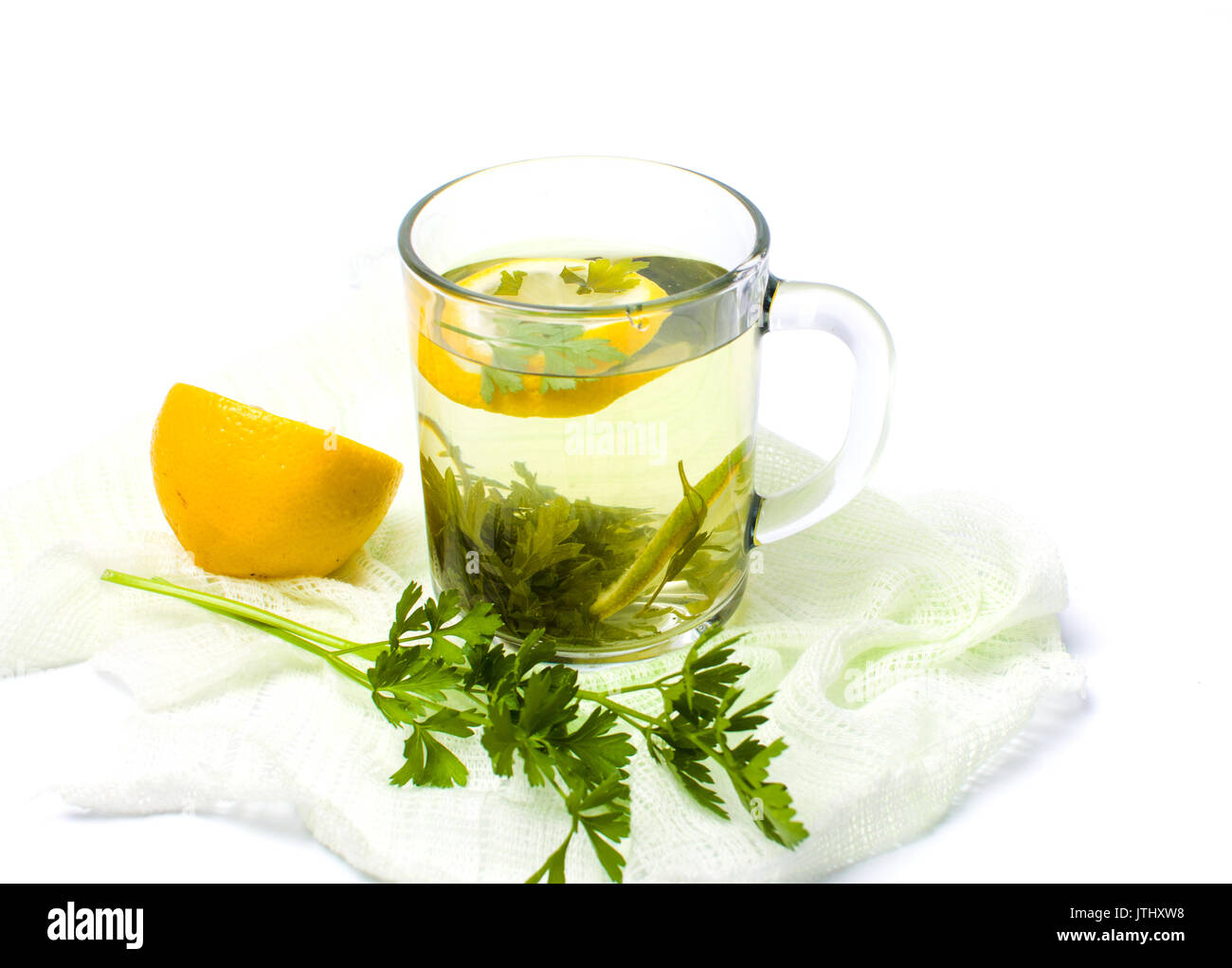 Prezzemolo tè con limone e lime su bianco Foto Stock