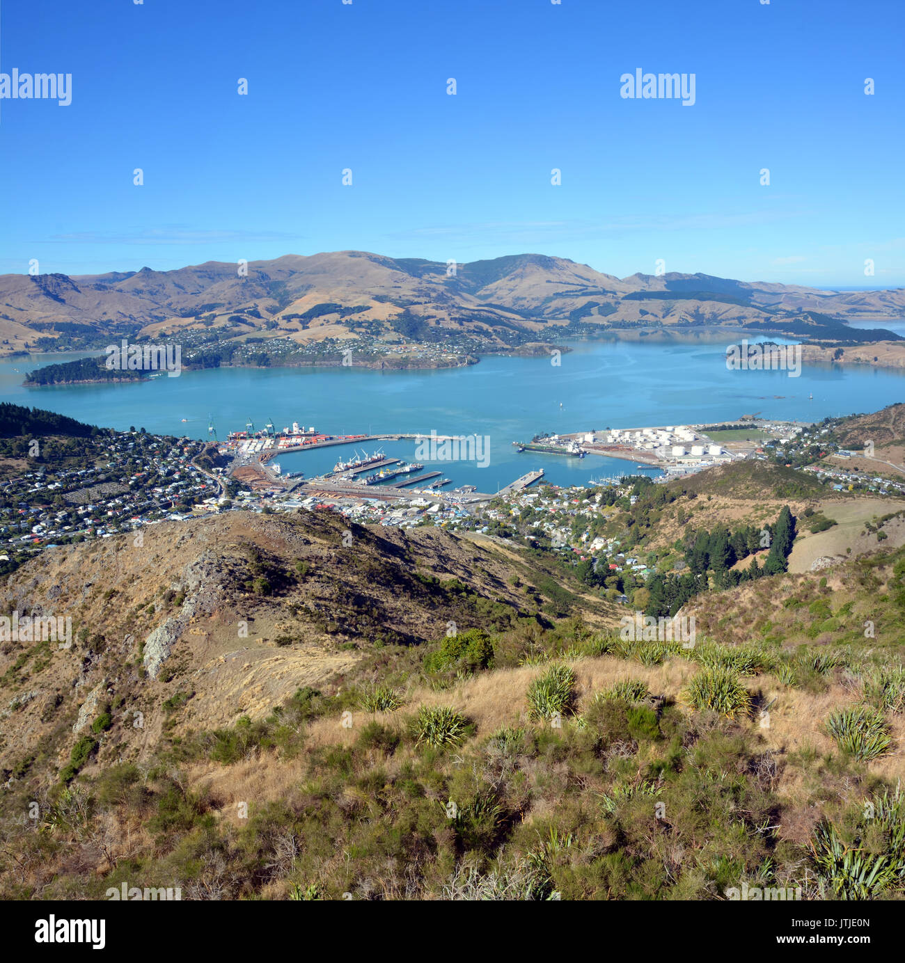 Un verticale vista panoramica del porto di Lyttleton Harbour e su una mattina autunnale dalla gondola in cima alla collina di porta, Christchurch, Canterbury, Foto Stock