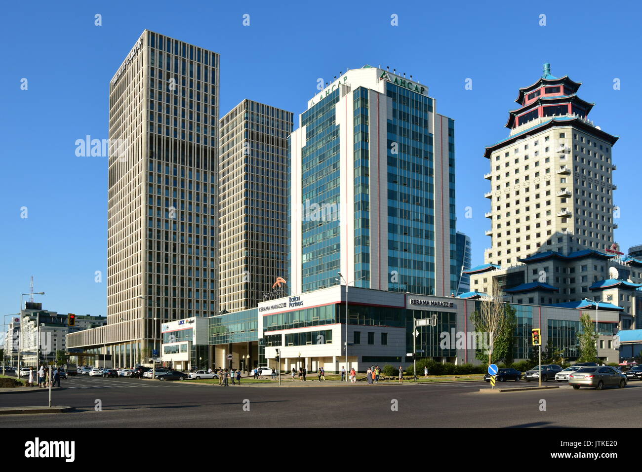Edifici moderni a Astana, capitale del Kazakistan Foto Stock