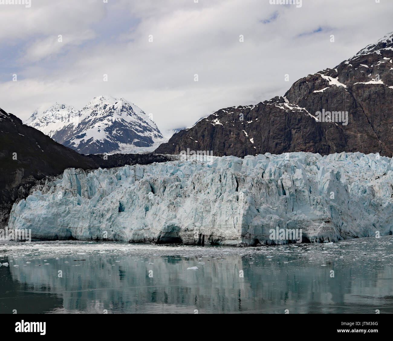 Margerie ghiacciaio è uno dei pochi ghiacciai in avanzamento nel Parco Nazionale di Glacier Bay, Alaska. Esso cresce di circa 9 metri per anno Foto Stock