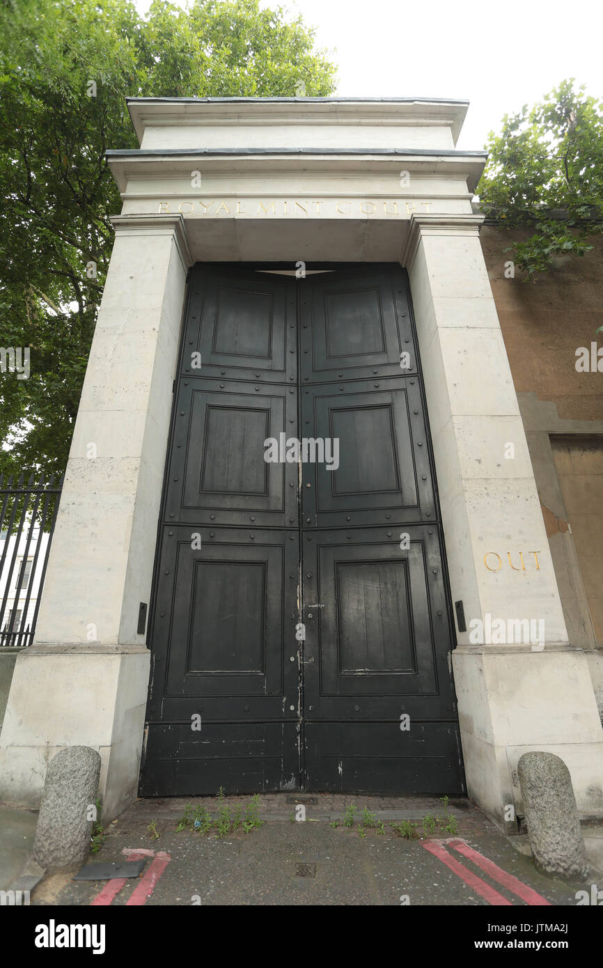 Royal Mint Court è il sito di un edificio del XIX secolo situato su una piccola collina della Torre di Londra, Inghilterra che è servita come casa della Royal Mint Foto Stock