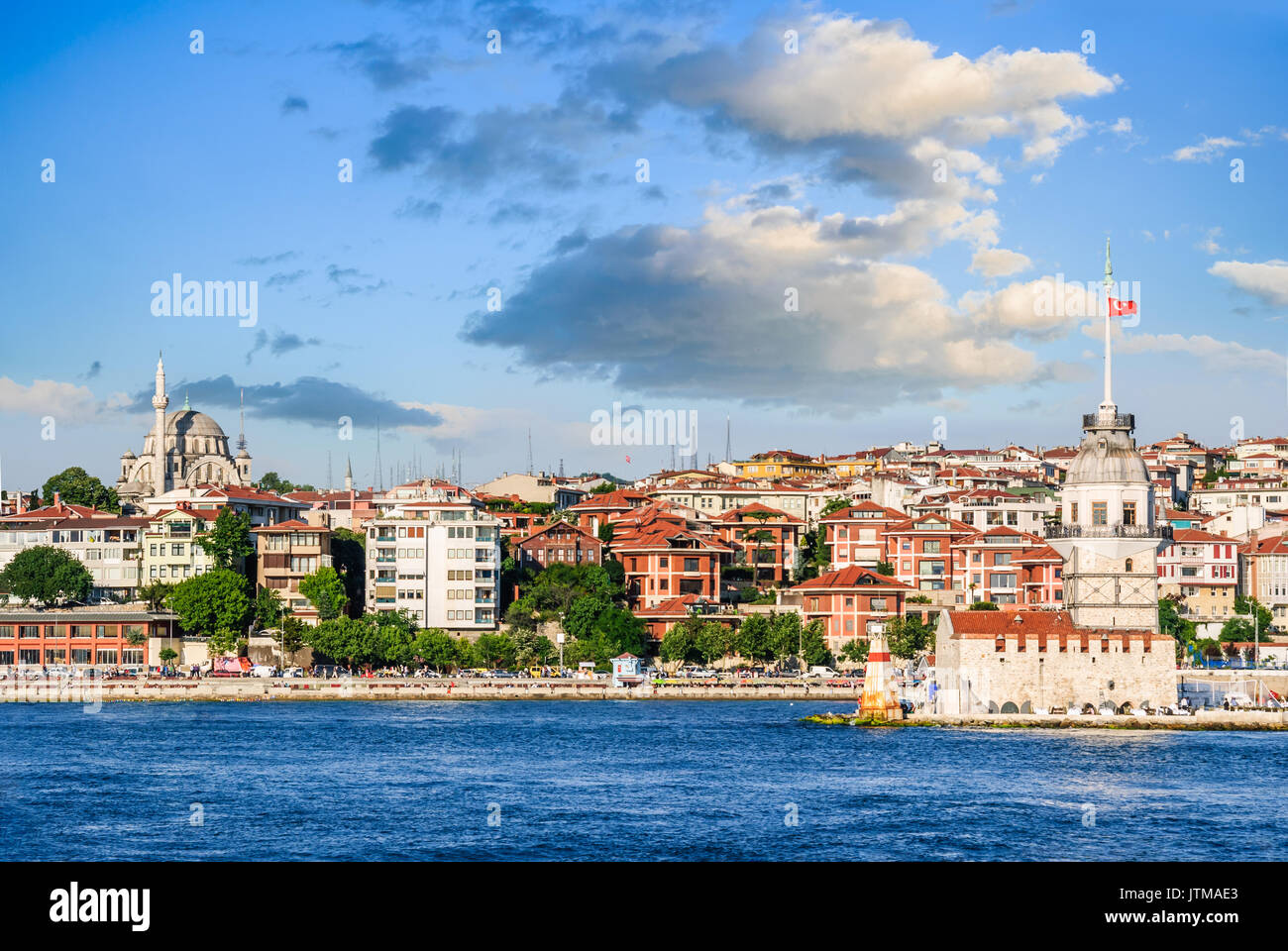 Istanbul, Turchia - fanciulla la torre di torre bizantina di leandros in lo stretto del Bosforo. Foto Stock