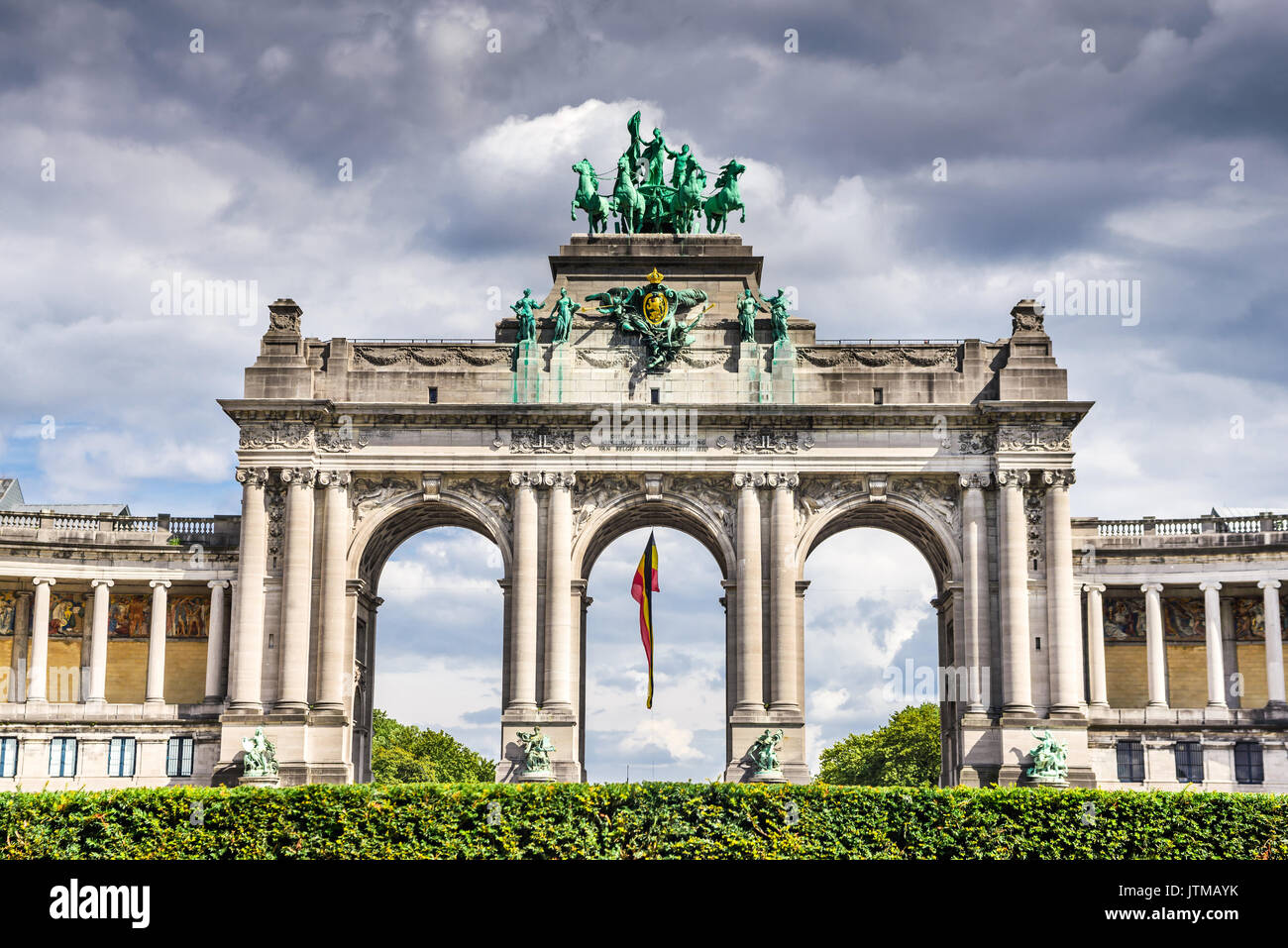 Bruxelles, Belgio. Parc du Cinquantenaire, Jubelpark con l arco costruito per il Giubileo d oro celebrazioni di indipendenza belga nel 1880. Bruxelle Foto Stock
