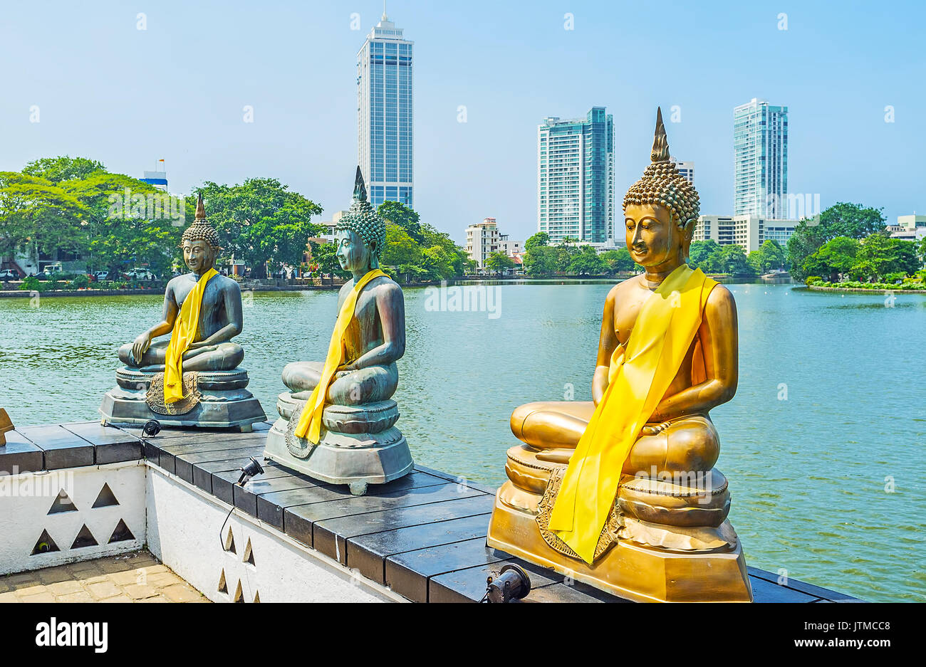 Il pittoresco lago di Beira è il luogo perfetto per la Passeggiata e visita di Seema Malaka tempio buddista, Colombo, Sri Lanka. Foto Stock