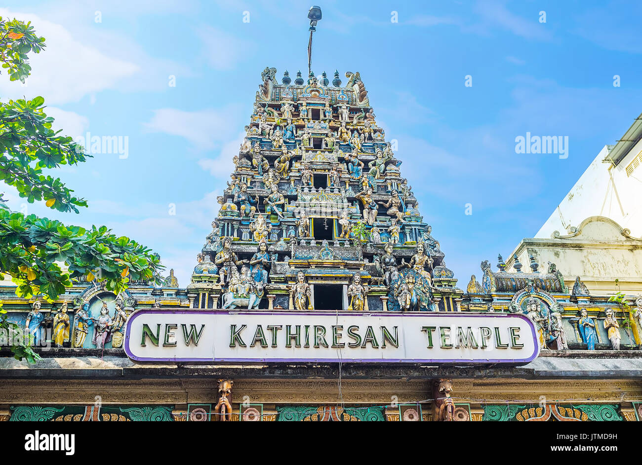 Il complesso Gopuram Torre di nuovo Kathiresan tempio indù in Pettah distretto di Colombo, Sri Lanka. Foto Stock