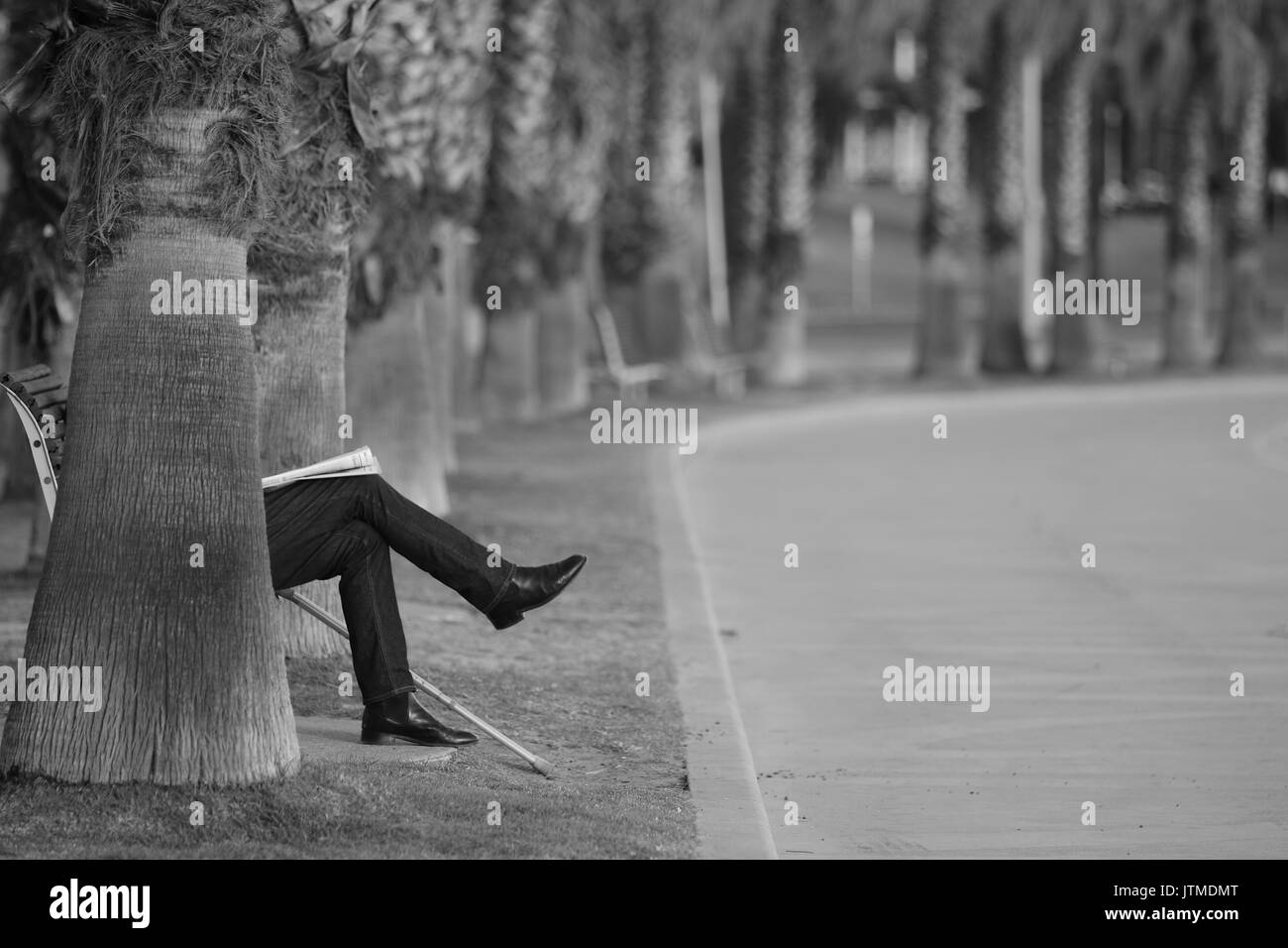 Due gambe e una stampella Foto Stock