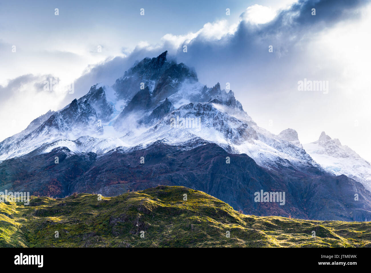 Torres del Paine, Cile - Patagonia paesaggio con montagne delle Ande nell emisfero australe. Regione Magellanes. Foto Stock