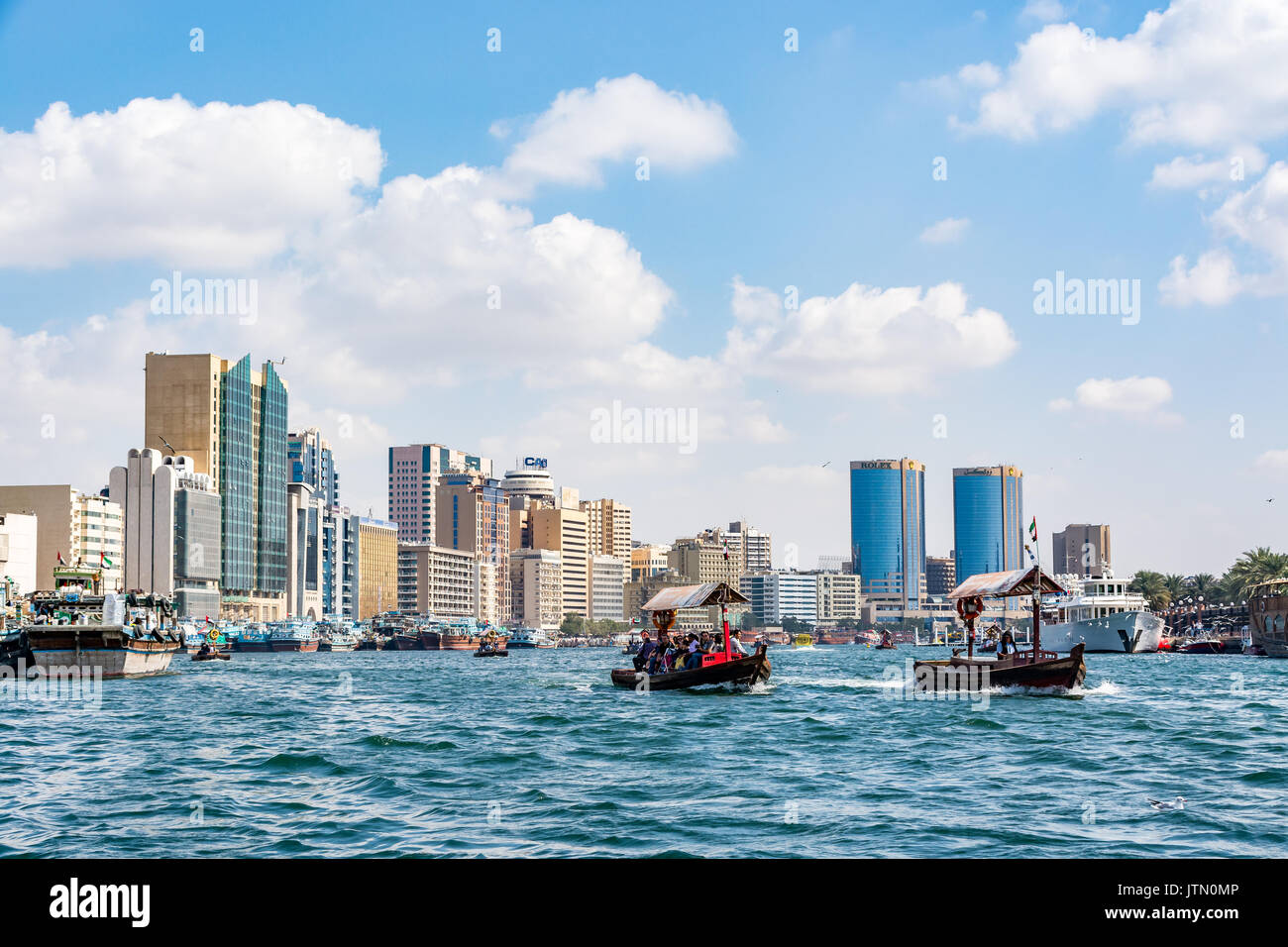 Vista del Dubai Creek su una bella giornata, Quartiere Deira, Dubai, Emirati Arabi Uniti, Emirati arabi uniti Foto Stock
