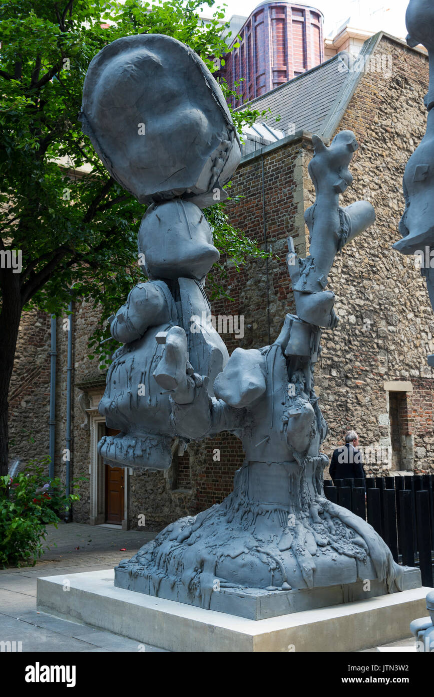 Regno Unito Londra City Undershaft Melo ragazza di Paul McCarthy in alluminio in lega di metallo 2010 statua scultura moderna arte contemporanea street scene Foto Stock