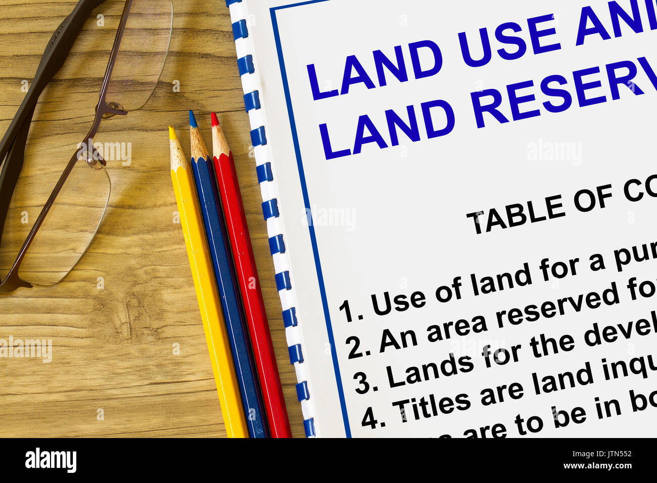 Uso della terra e e prenotazione - con indice di argomento in un foglio di copertura. Foto Stock