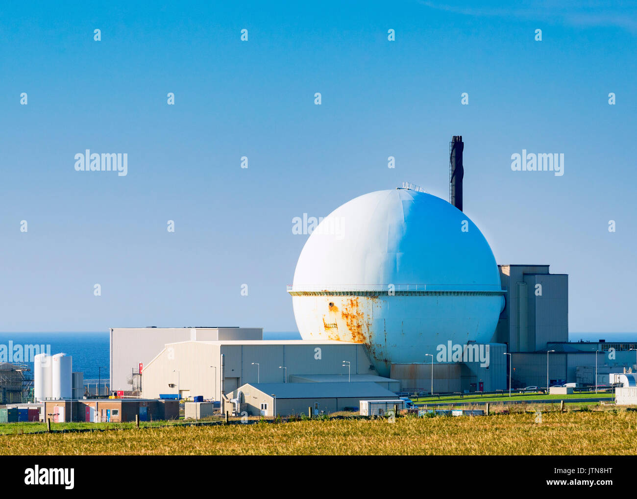 Vista di Dounreay centrale nucleare nel nord della Scozia, ora in fase di smantellamento. Foto Stock
