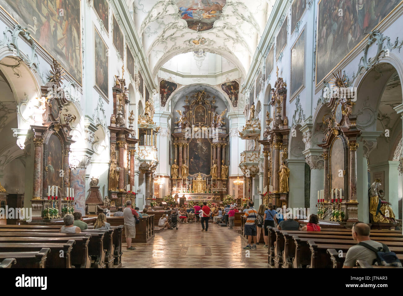 Sonda Inneraum im der Stiftskirche San Pietro, Salisburgo, Österreich | prova presso la chiesa di San Pietro, Salisburgo, Austria Foto Stock