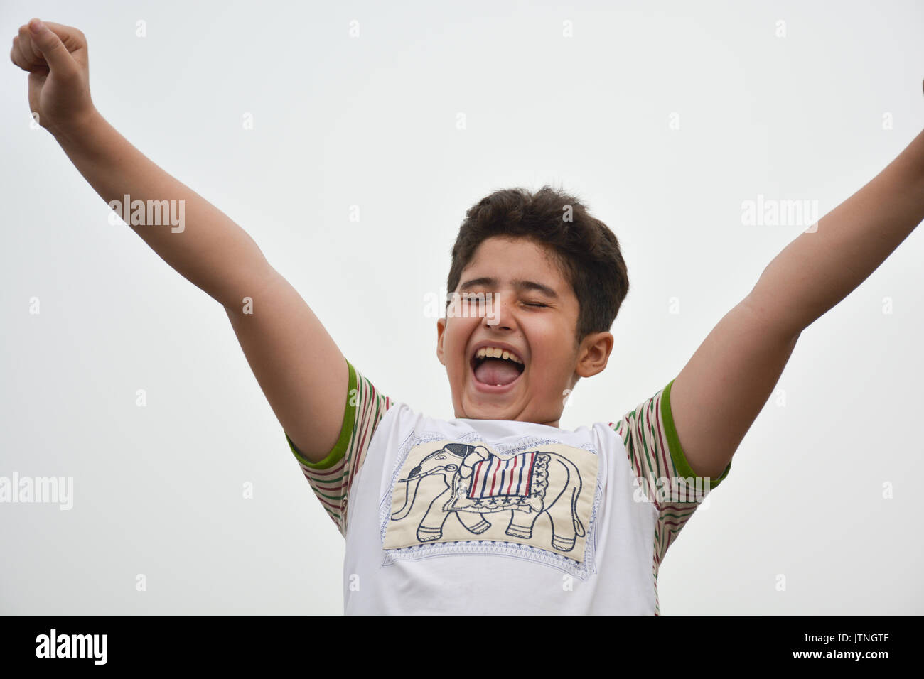 Un bambino esprimendo come Felice è lui! Foto Stock