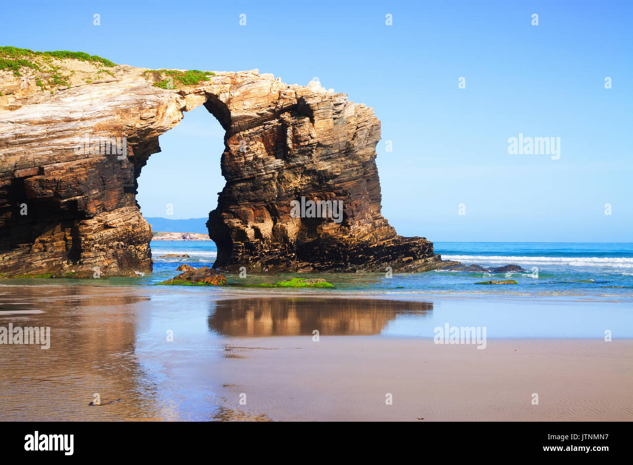 Arco Naturale a come Catedrais beach - è il nome turistico di Praia de Augas Santas (Spiaggia di Santo acque). Galizia Foto Stock