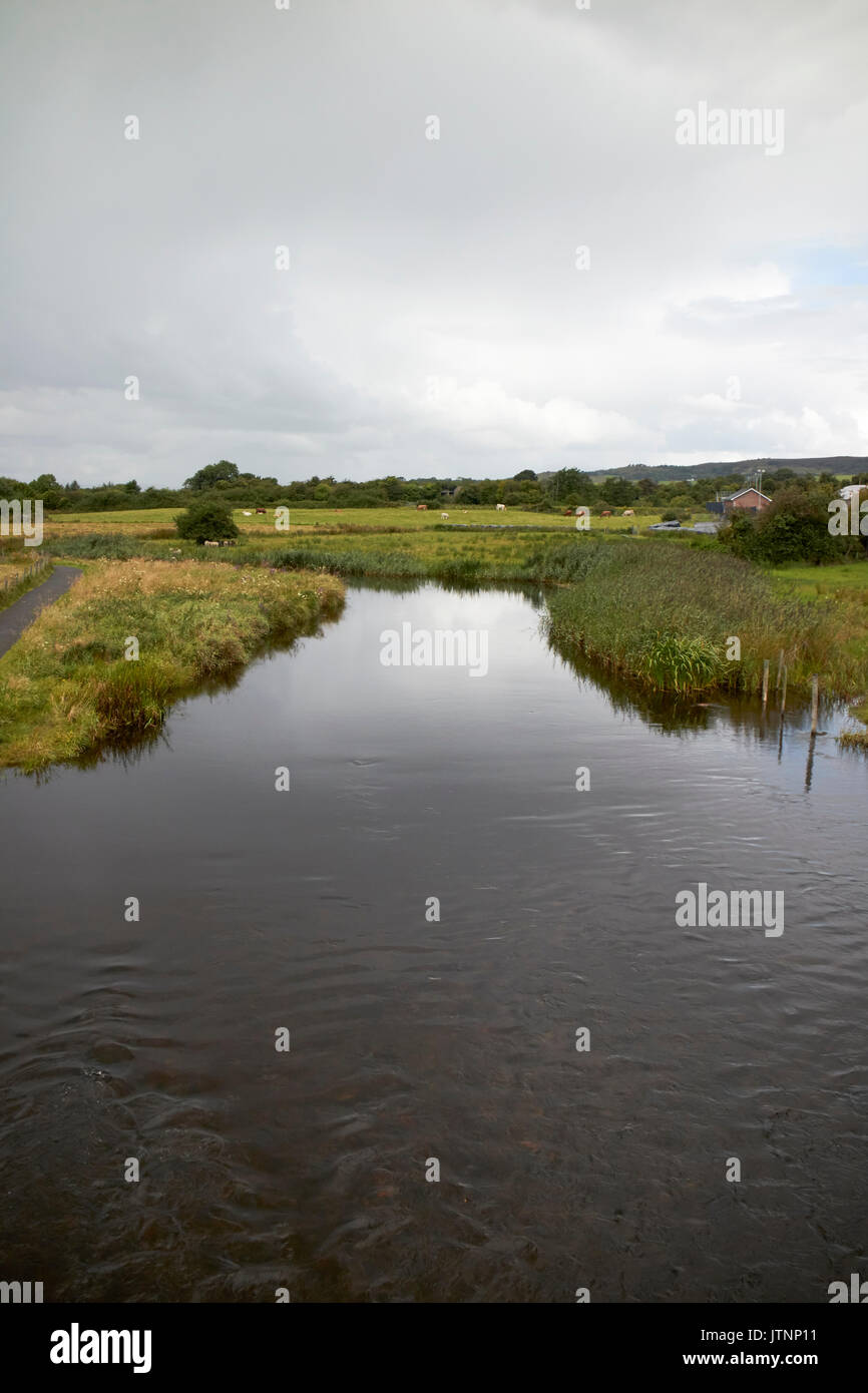Belcoo fiume confine tra Irlanda del Nord e della Repubblica di Irlanda a belcoo - blacklion Foto Stock