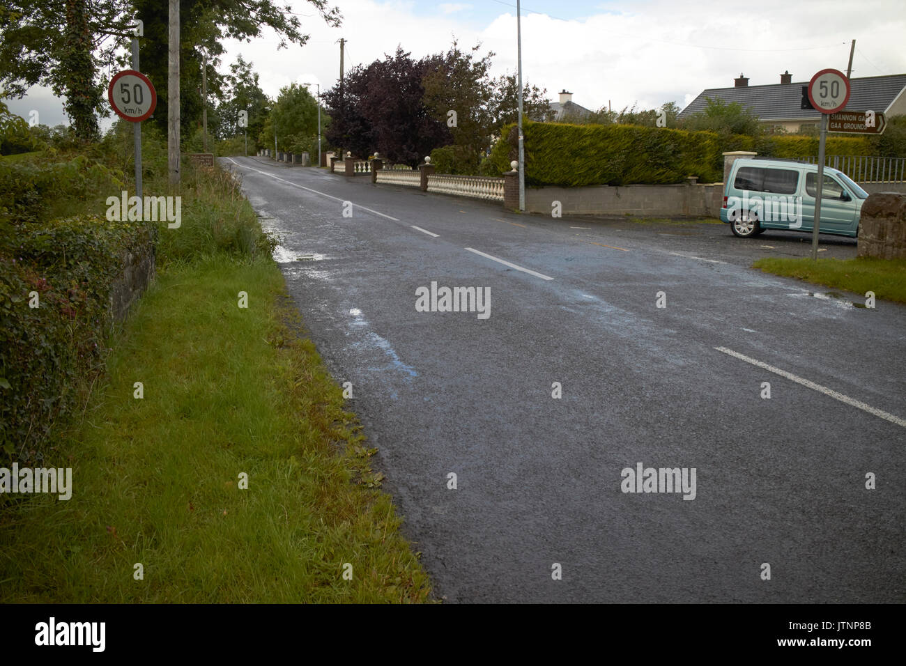 Camuffati piccola terra di confine tra Irlanda del Nord e della Repubblica di Irlanda cercando in Repubblica di Irlanda Foto Stock