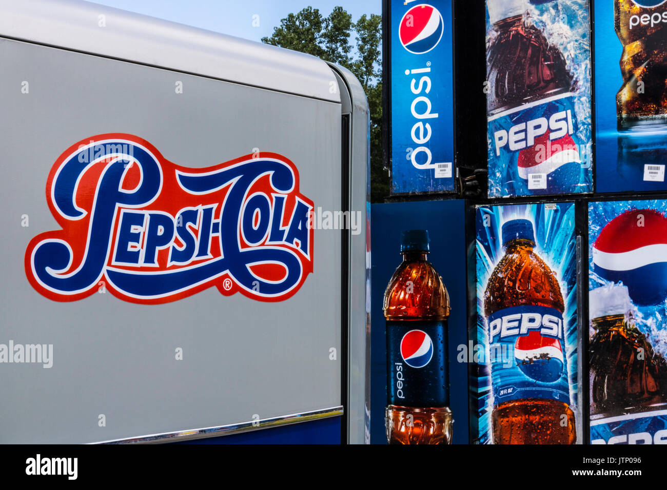 Ft. Wayne - Circa Agosto 2017: Pepsi-cola e PepsiCo distributori automatici in attesa di riparazione. Pepsi è uno dei più grandi produttori di bevande al mondo V Foto Stock