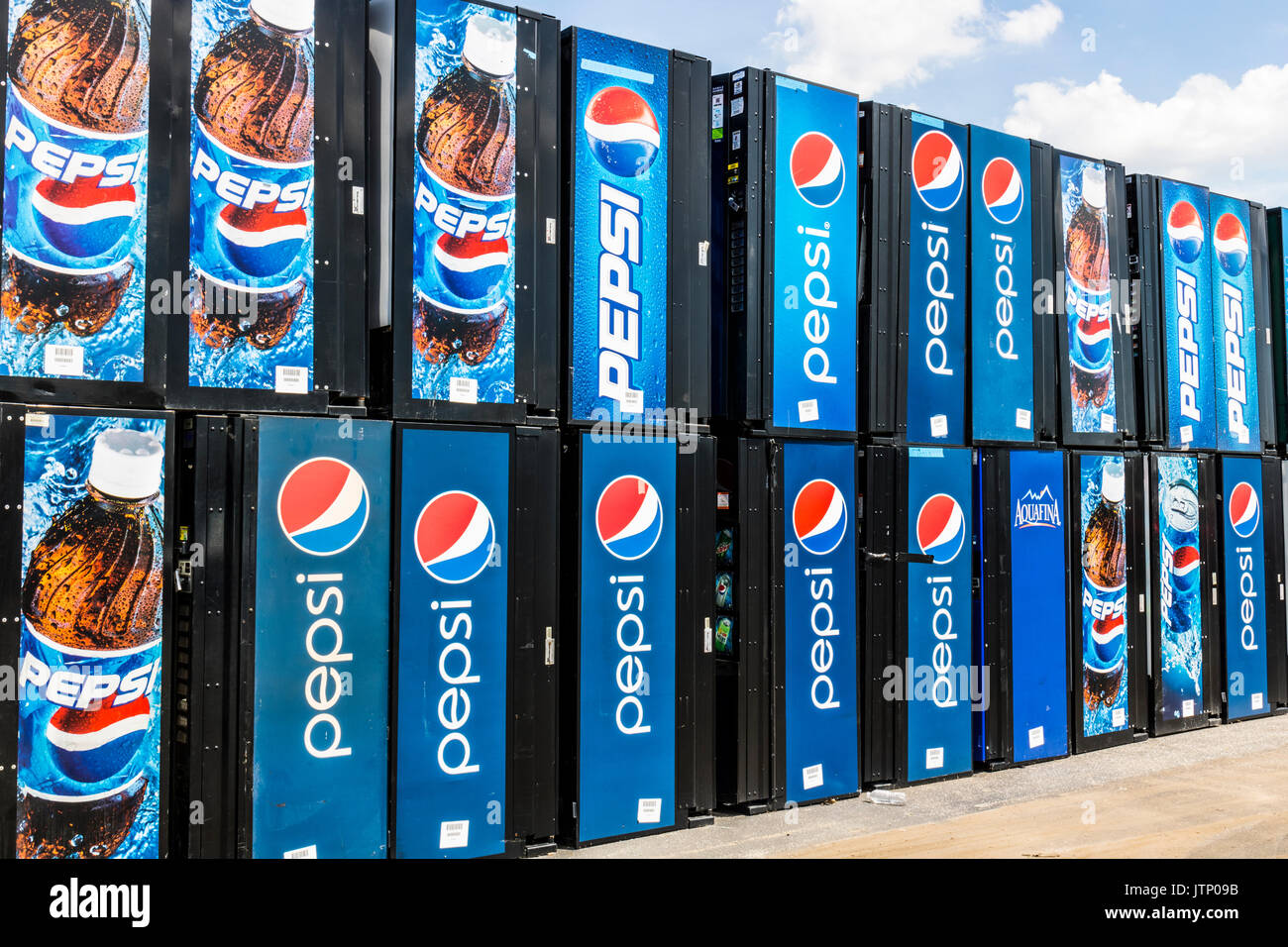 Ft. Wayne - Circa Agosto 2017: Pepsi-cola e PepsiCo distributori automatici in attesa di riparazione. Pepsi è uno dei più grandi produttori di bevande in tutto il mondo VI Foto Stock