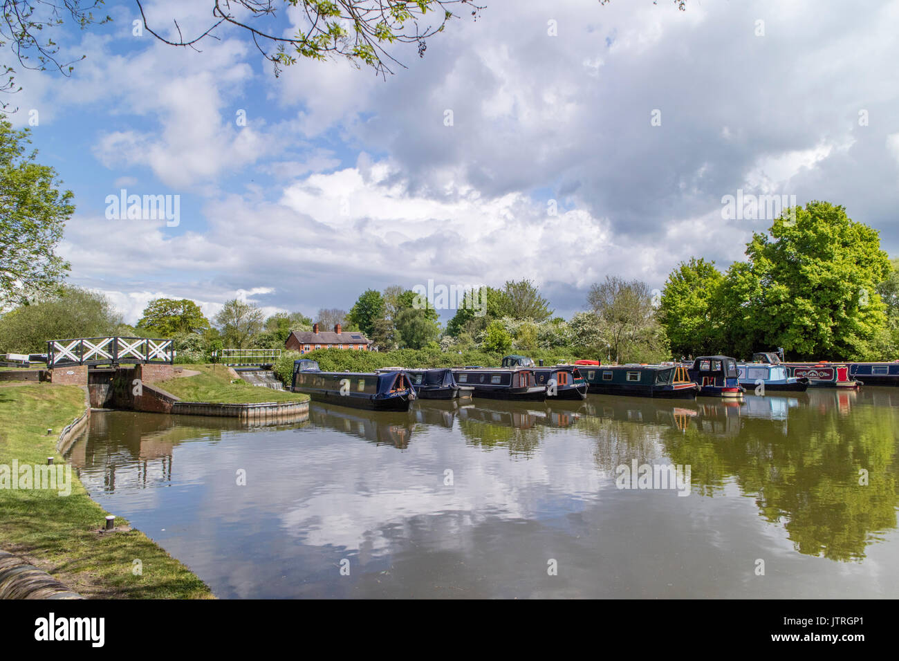 La Stratford upon Avon Canal vicino Lapworth, Warwickshire, Inghilterra, Regno Unito Foto Stock
