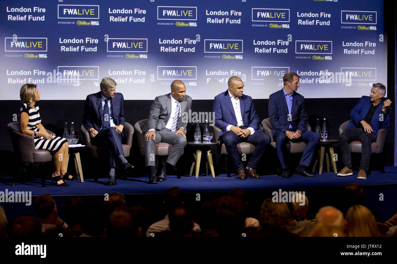 (Da sinistra a destra) Jacqui Oatley MBE, Arsène Wenger, Les Ferdinand, Paul Elliot, Henry inverno, e Gary Lineker durante la partita di football scrittori associazione evento live al prosciutto Yard Hotel, Londra. Foto Stock