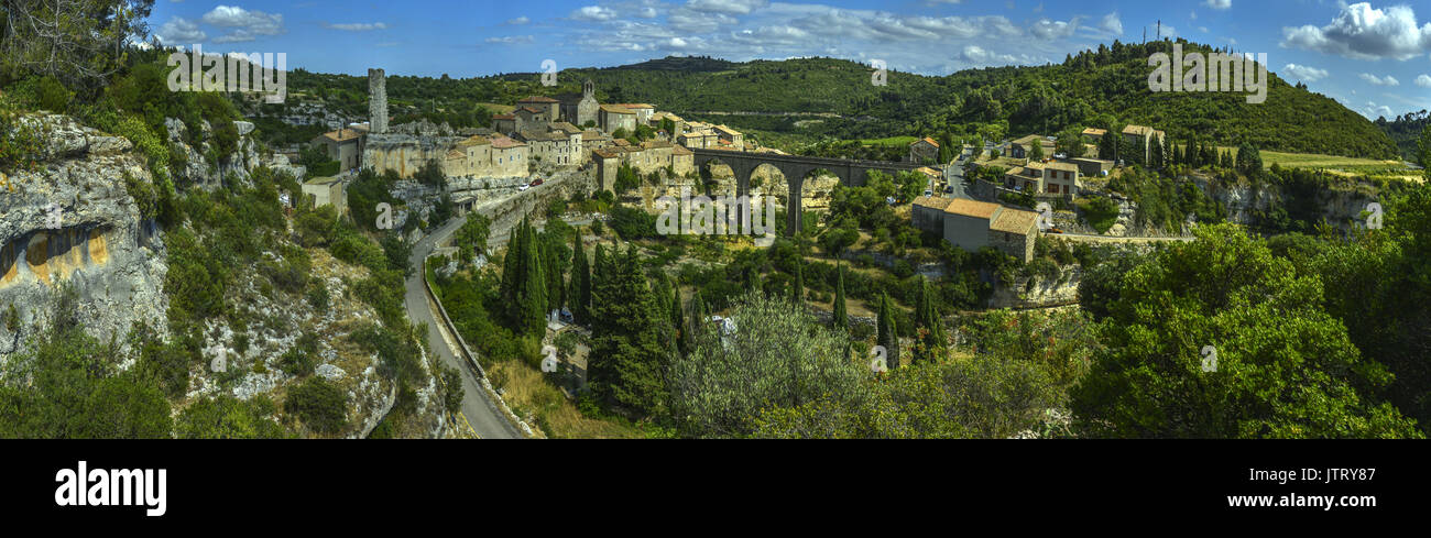 Panorama dell'Occitanie villaggio di Minerve, uno dei villaggi associati con il cataro eresie del XIII secolo. Foto Stock