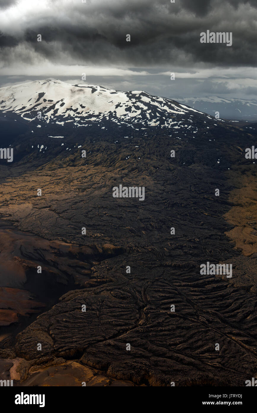 Ritratto, antenna immagine ravvicinata di un flusso di lava solidificato su Mt Hekla in Islanda Foto Stock