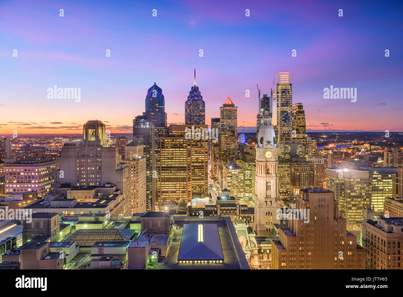 Philadelphia, Pennsylvania, USA skyline del centro al crepuscolo. Foto Stock