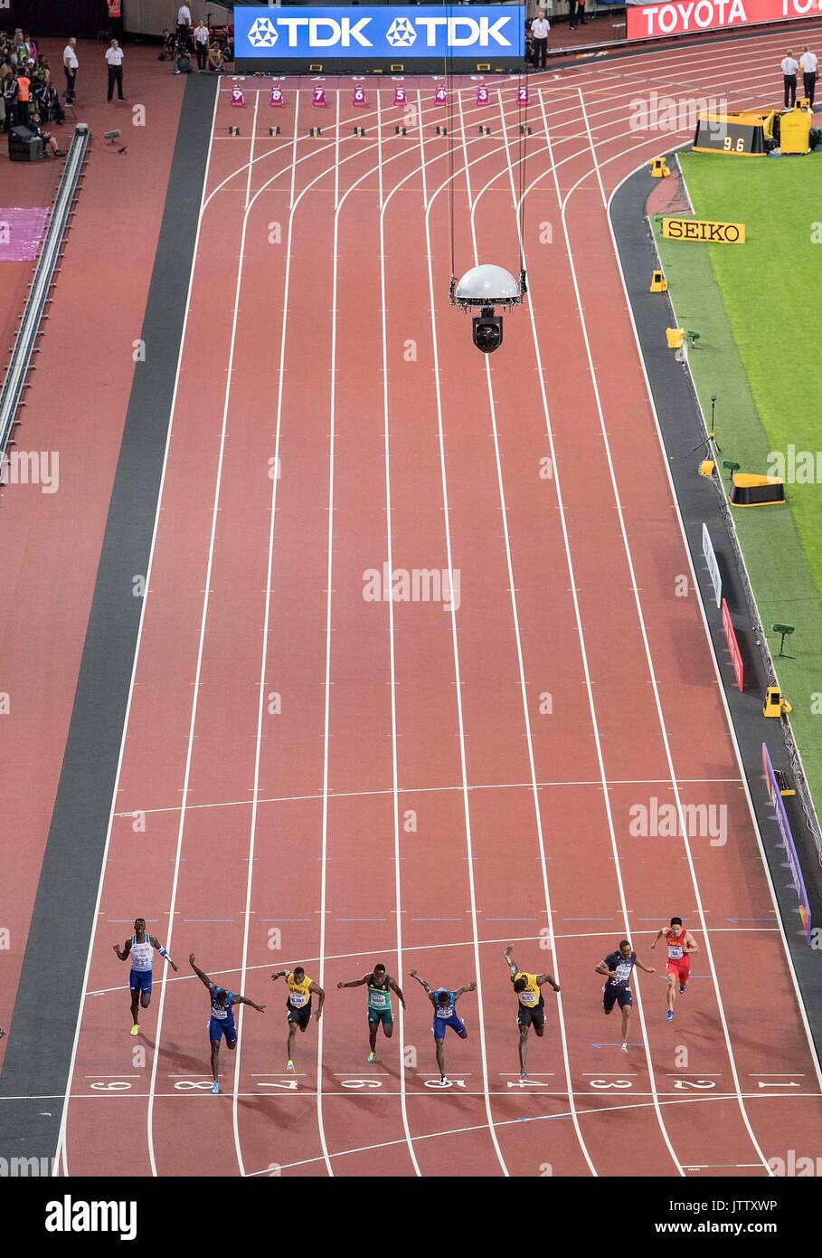 Londra, Grossbritannien. 10 Ago, 2017. Zieleinlauf mit v.l. v.r. Bingtian Su (CHN), Jimmy Vicaut (FRA), Usain Bolt (JAM/ 3.Platz), Christian Coleman (USA/ 2.Platz), Akani Simbine (RSA), Yohan Blake (JAM), Sieger Justin Gatlin (USA/ 1.Platz), Reece Prescod (GBR), funzione Aktion, Ziel, Finale 100m der Maenner, am 05.08.2017 Leichtathletik Weltmeisterschaft 2017 a Londra/ Grossbritannien vom 04.08. - 13.08.2017. | Verwendung weltweit Credito: dpa/Alamy Live News Foto Stock