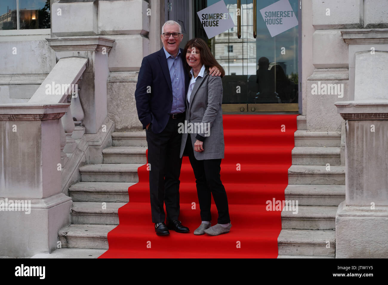 Londra, Regno Unito. 10 Agosto, 2017. Davide e Linda e Diane Weyermann, i produttori di una scomoda verità sequel di potenza prima di screening del Regno Unito premiere del film a Somerset House di Londra. Foto Data: giovedì, 10 agosto 2017. Foto di credito dovrebbe leggere: Roger Garfield/Alamy Live News Foto Stock