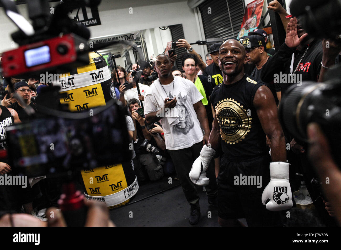 Las Vegas, Nevada, USA. 10 Ago, 2017. FLOYD MAYWEATHER JR. esegue un allenamento durante una giornata media a Mayweather Boxing Club di Las Vegas, Nevada. Mayweather Jr sarà lotta Connor McGregor a T-Mobile Arena in Nevada il 26 agosto. Credito: Joel Angelo Juarez/ZUMA filo/Alamy Live News Foto Stock