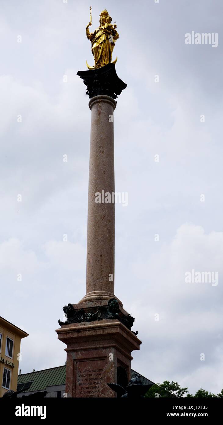 La colonna di Maria o Marinesäule a Marienplatz a Monaco, Germania Foto Stock