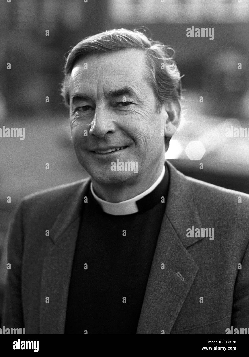 Il nuovo Vescovo di Oxford, il Rev Richard Harries, in Chiesa House, Londra. Foto Stock