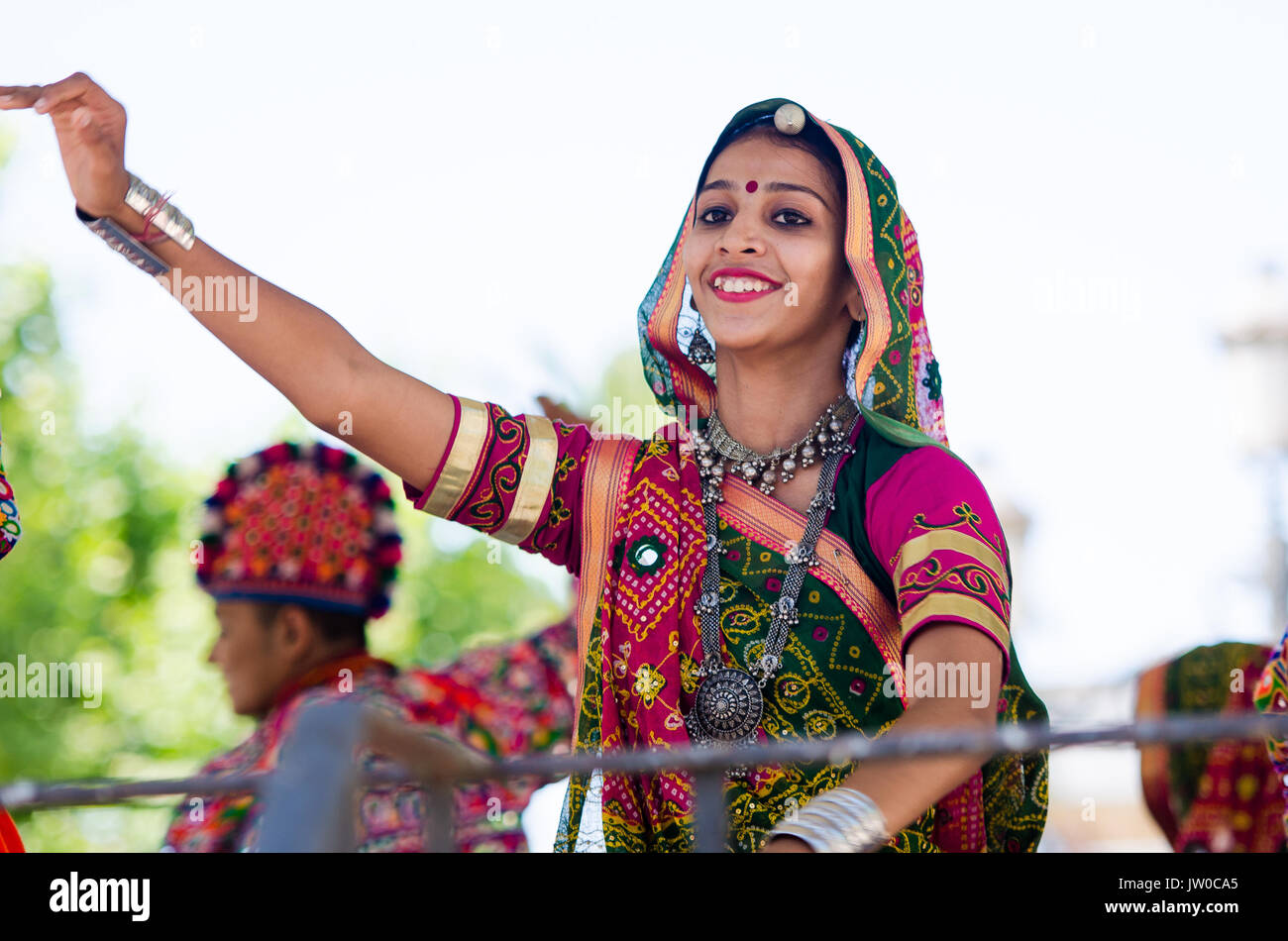 Badajoz, Spagna - 15 luglio 2017. Danzatrici indiane durante la celebrazione della international festival folcloristico in Badajoz Foto Stock