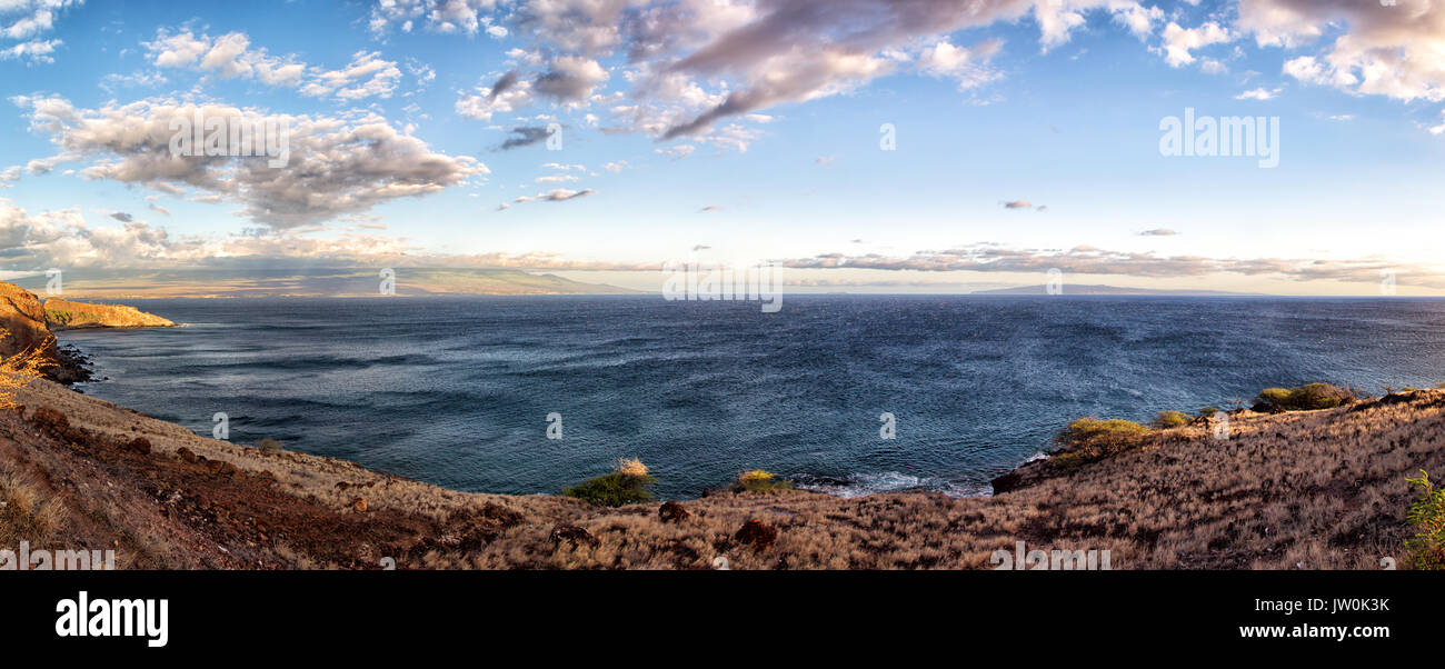 Panorama della costa ovest di Maui con vista sul prossimo Kahoolawe isola delle Hawaii, Stati Uniti d'America. Foto Stock