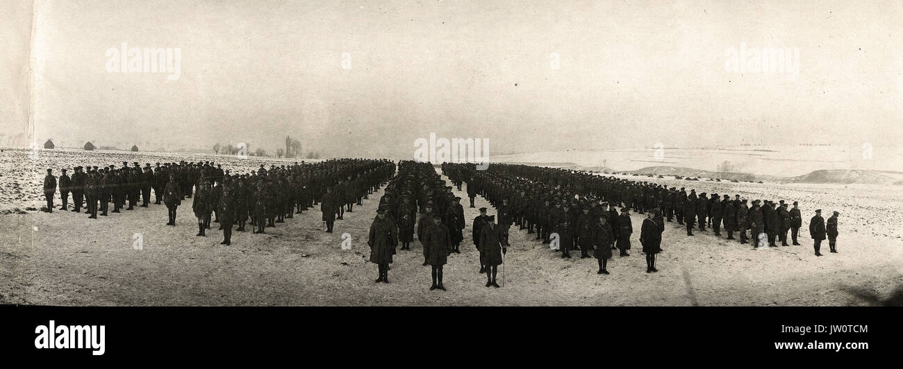 Gazzetta fotografie scattate sulla parte anteriore in Francia   membri originali serve ancora con un canadese della brigata di fanteria - Foto Stock